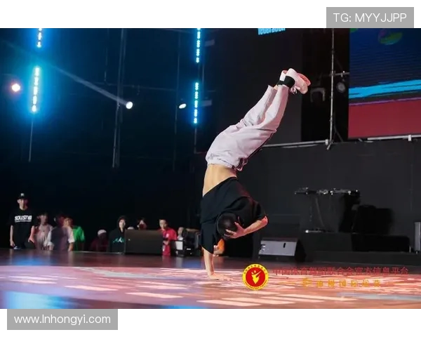 南京街舞队在世界攀岩锦标赛中的团队协作表现精彩点评与分析 南京街舞队在世界攀岩锦标赛中的团队协作表现精彩点评与分析