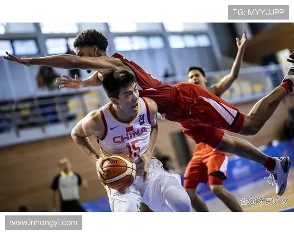 尼日利亚男篮迎战立陶宛球队展现篮球激情与实力对决 尼日利亚男篮迎战立陶宛球队展现篮球激情与实力对决